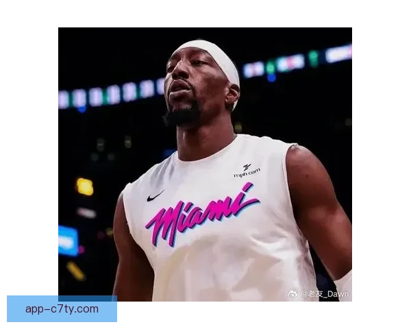 官方：阿德巴约亚历山大周最佳