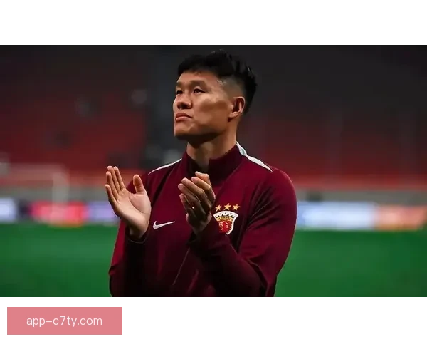 英博官宣李昂加盟四冠国脚中卫