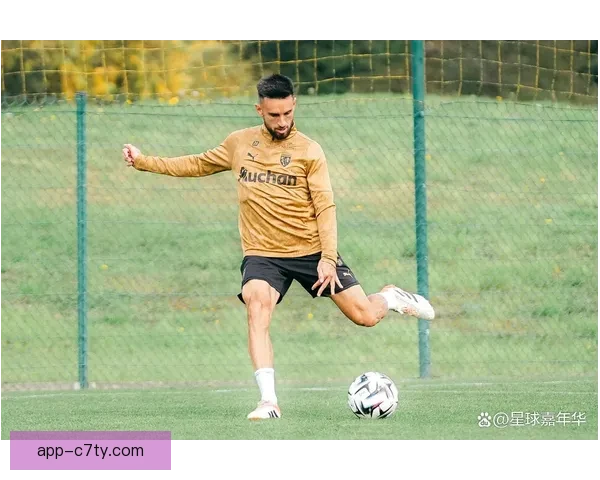 朗斯横扫巴黎FC紧追大巴黎