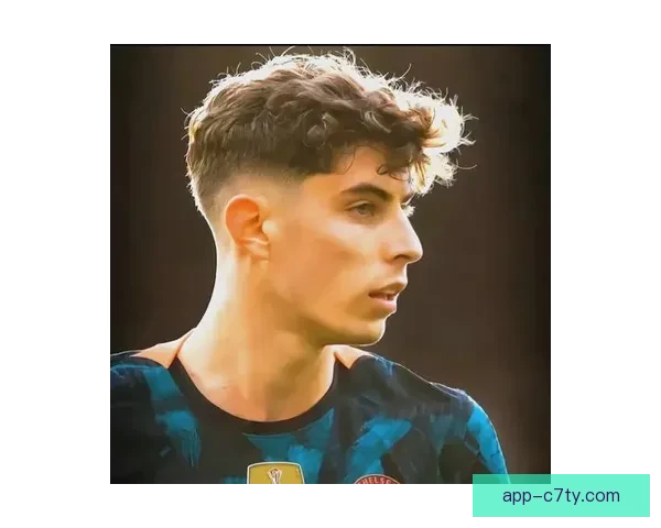 勒沃库森赛前致敬哈弗茨简短仪式 勒沃库森赛前致敬哈弗茨简短仪式